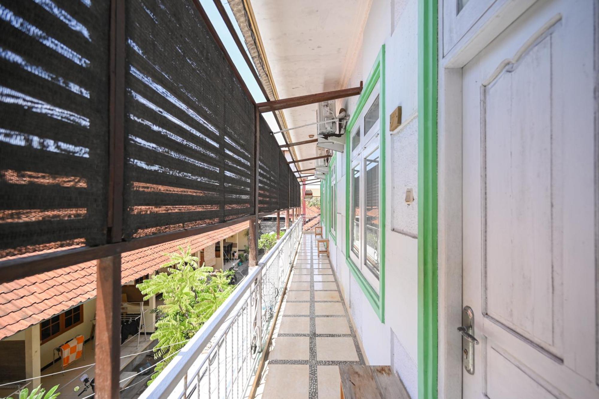 OYO 1755 De'balcon Accomodation Kuta Lombok Exterior foto